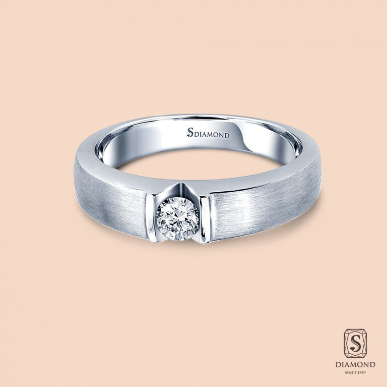 The V-Strong Matte Titan Men's Diamond Ring (เดอะ วี-สตรอง แมตต์ ไททัน)
