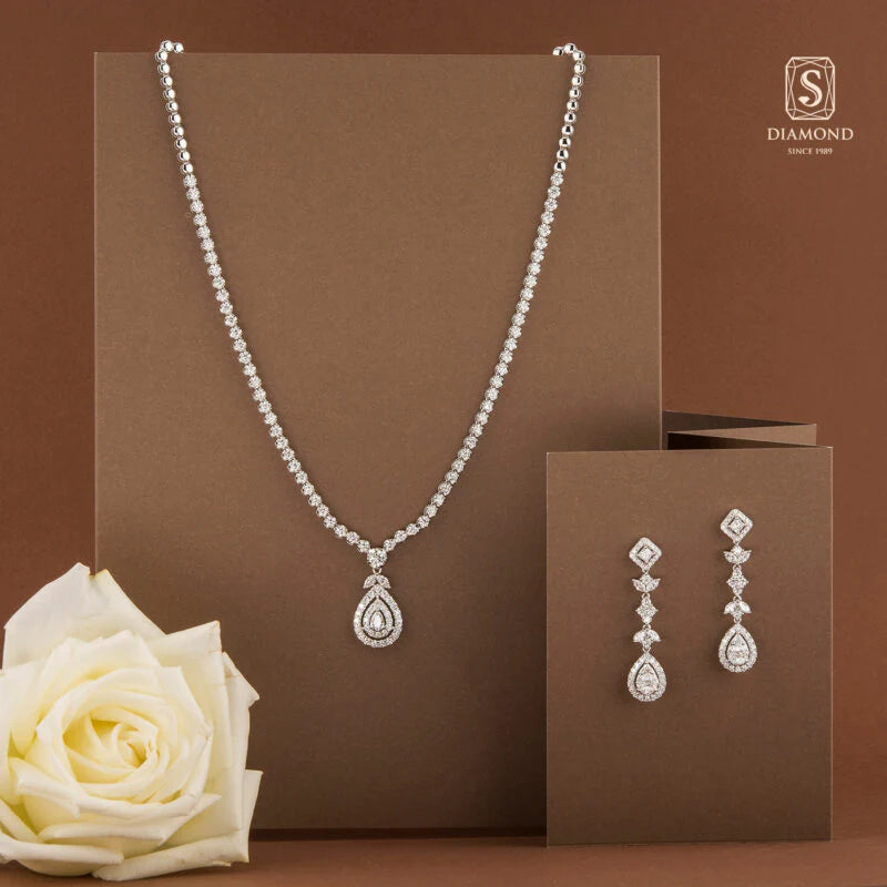 The Luminary Flora Bridal Set | เครื่องเพชรเจ้าสาว เครื่องประดับเพชรแท้ GIA ไซส์กลางลายฉลุหรูหราห้อยจี้หยดน้ำล้อมใช้งานได้ประจำ ราคาประหยัด