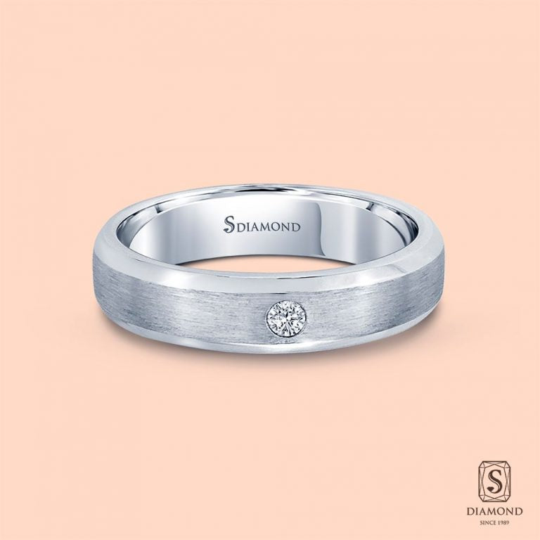 The Apex Cut Corner Satin Sovereign Men's Band (เดอะ เอเพ็กซ์ คัต คอร์เนอร์ ซาติน ซอฟเวอเรน)