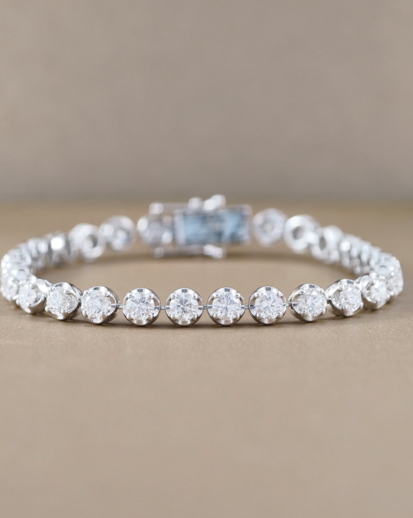 สร้อยข้อมือ Tennis Bracelet เพชรแท้ทรงกลม Round Cut ภาพเต็มเส้นจาก S.Diamond