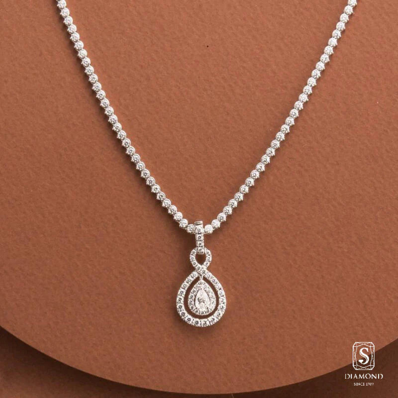 The Infinite V-Splendor Diamond Necklace | สร้อยคอเจ้าสาว สร้อยคอเพชรแท้ แถวเทนนิส GIA ดีไซน์ขั้วอินฟินิตี้ห้อยจี้หยดน้ำล้อม