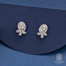The Tender Aura Oval Fancy Illusion Earrings (เดอะ เทนเดอร์ ออร่า โอวัล แฟนซี อิลลูชัน)