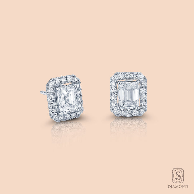The Sovereign Emerald Halo Studs | ต่างหูเพชรแท้ GIA ดีไซน์สี่เหลี่ยมเอมเมอรัลคัตล้อมเพชรพรีเมียม