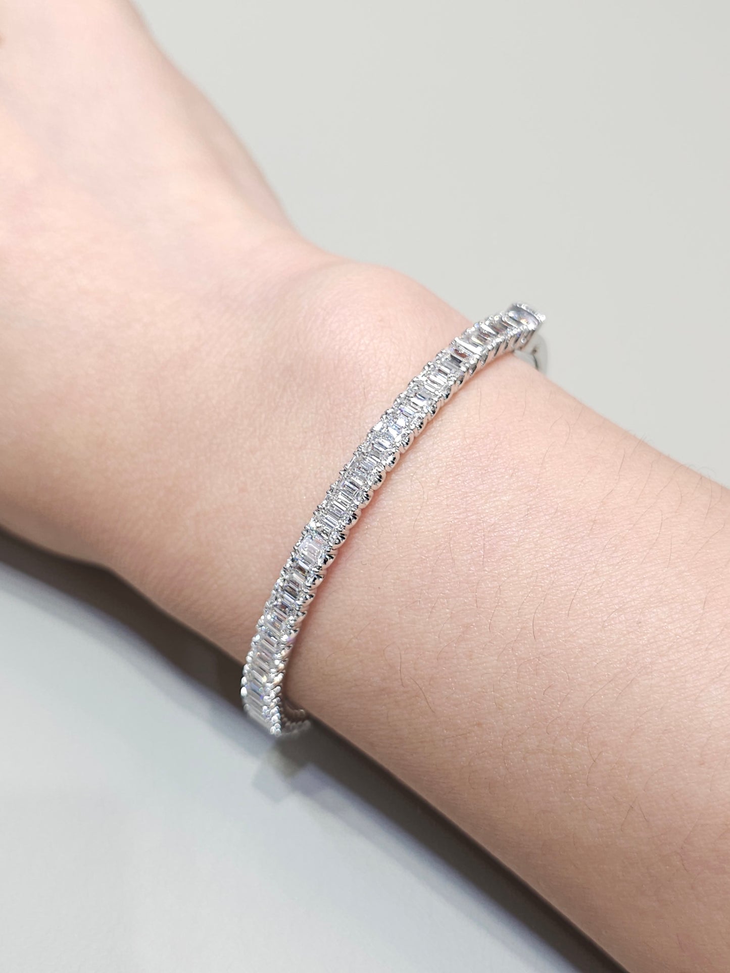 กำไลเพชรแท้ Lunaria ตัวเรือนทองคำขาว 18K จาก S.Diamond