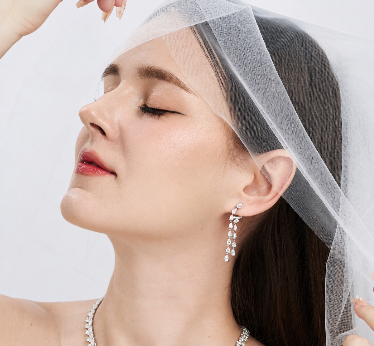 Natural diamond earrings in Bangkok by S.Diamond