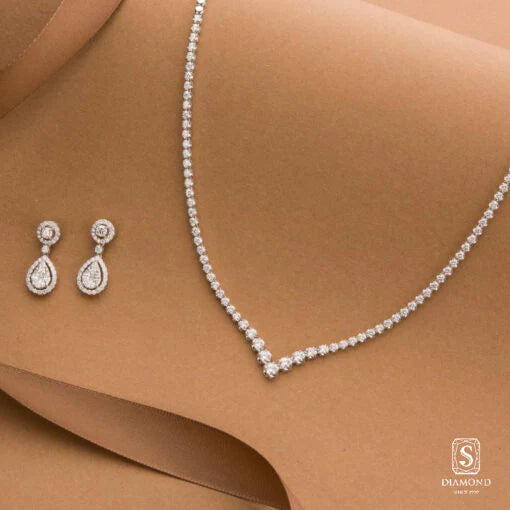 The Regal Pear-Aura Bridal Set | ชุดเครื่องประดับเจ้าสาว GIA สร้อยคอวีไล่ไซส์พู่ดิ่งมาคีส์สลับต่างหูหยดน้ำล้อม