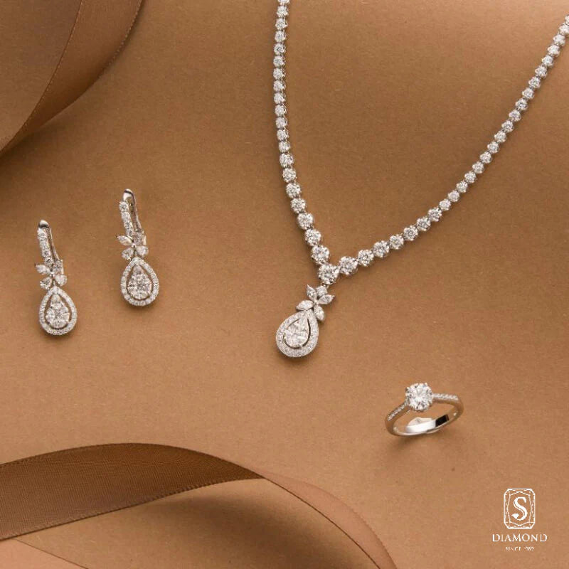 The Imperial Pear-Aura 3-Piece Set | ชุดเครื่องประดับเจ้าสาว GIA 3 ชิ้น สร้อยคอพู่ระย้า ต่างหู และสร้อยข้อมือหยดน้ำล้อมพรีเมียม