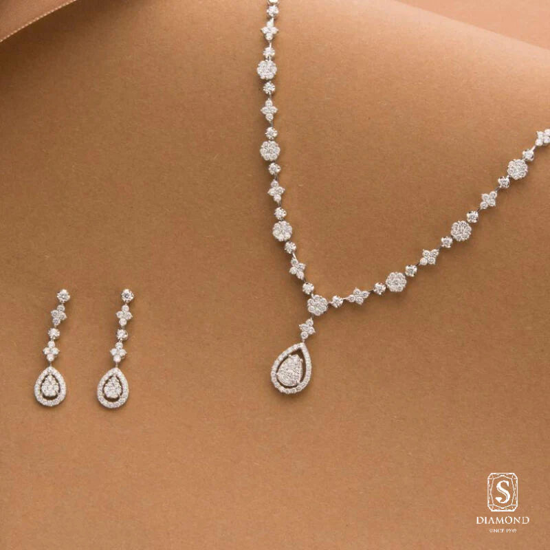 The Graceful Flora Bridal Set | ชุดเครื่องประดับเจ้าสาว GIA ไซส์กลางดีไซน์ลายดอกไม้ล้อมห้อยจี้หยดน้ำพรีเมียม