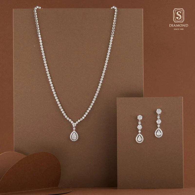 The Classic Pear-Aura Bridal Set | ชุดเครื่องประดับเจ้าสาว GIA ดีไซน์เรียบหรูห้อยจี้หยดน้ำล้อมเน้นใช้งานได้ประจำ ราคาประหยัด