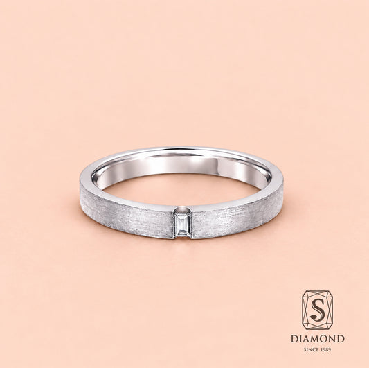 white gold and 1 emerald women wedding ring  