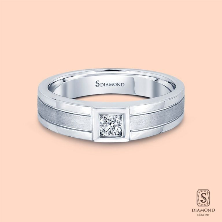 แหวนชาย Square Frame Satin Brushed Center