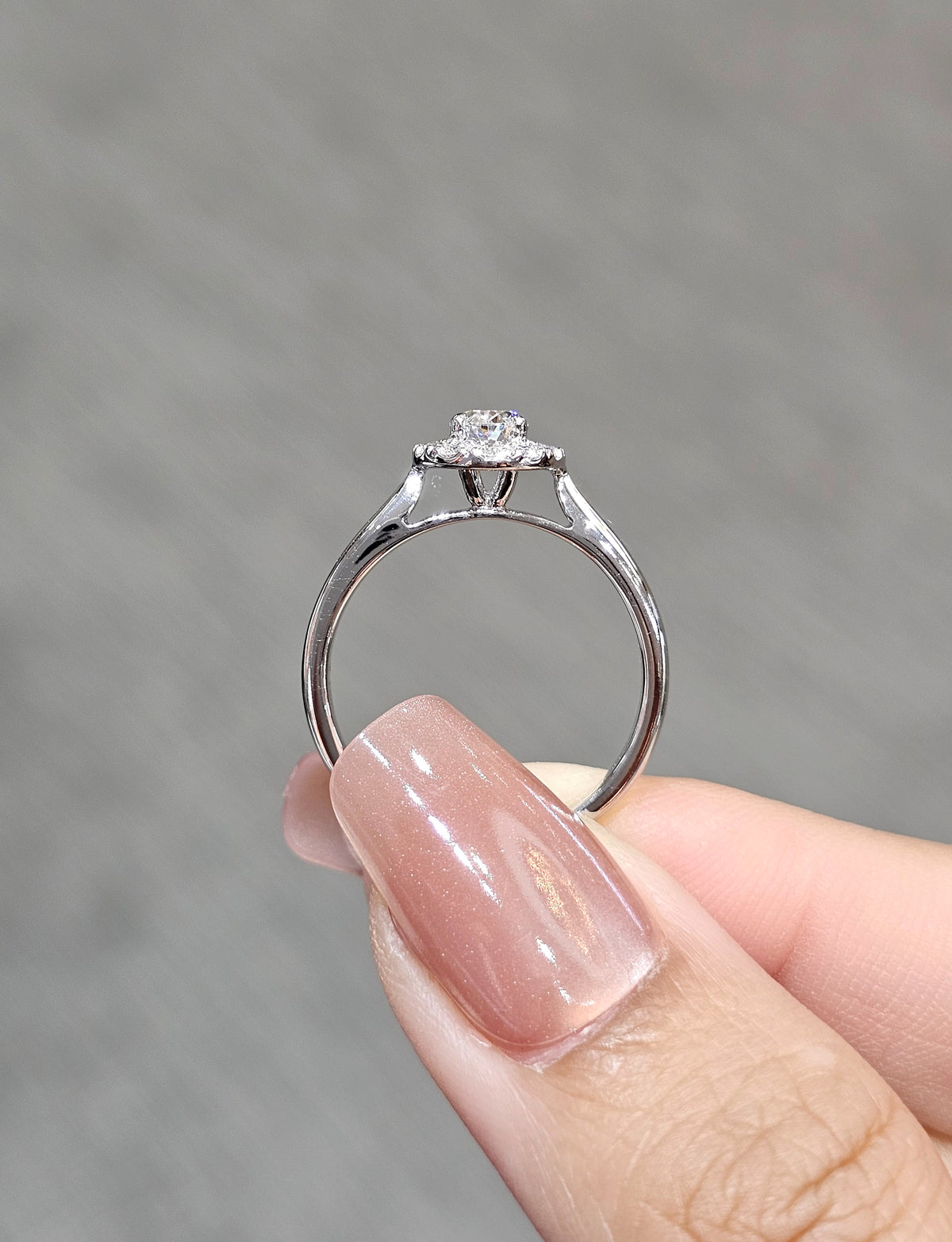 oval cut naturel diamond engagement ring