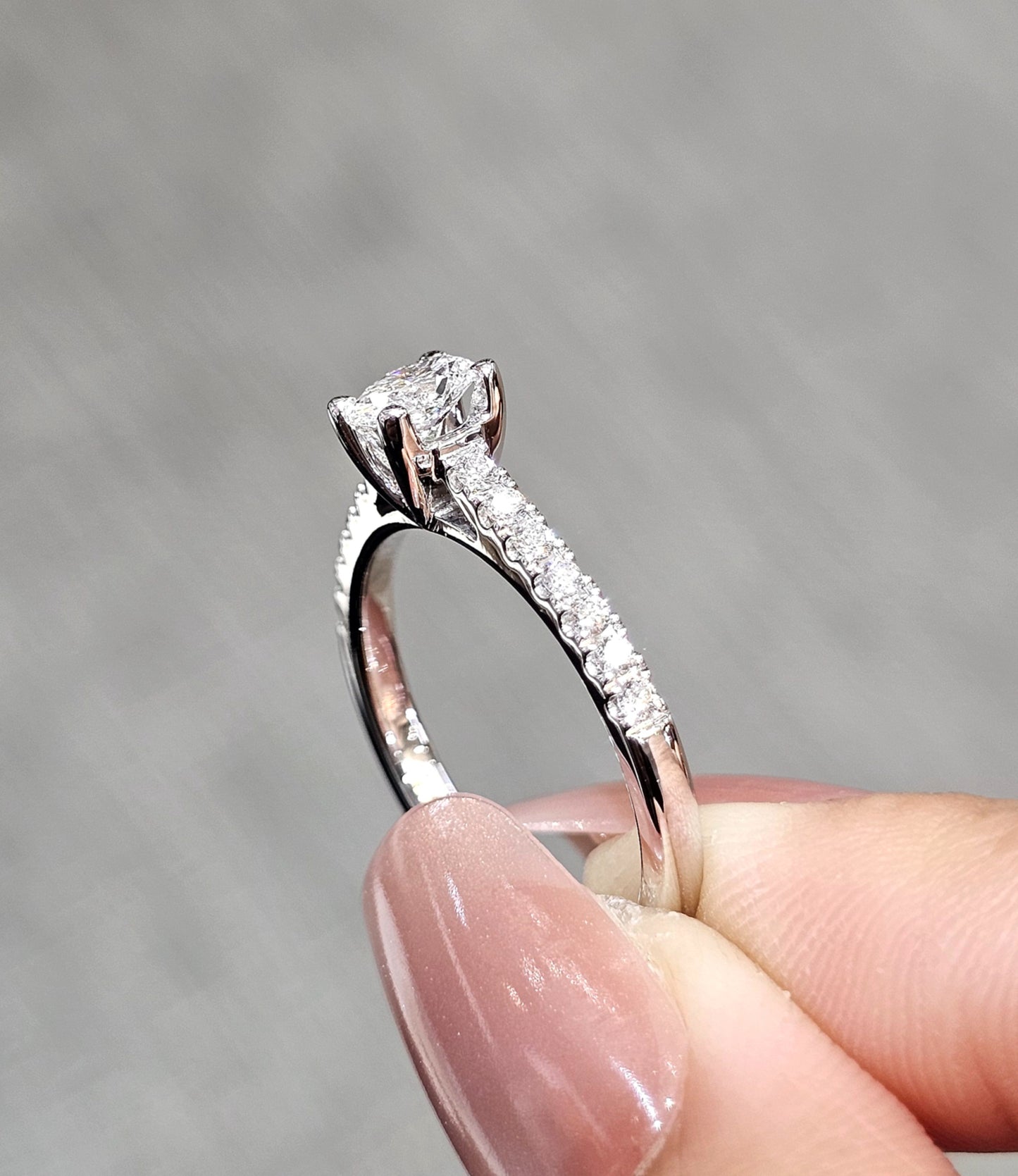 Oval Cut Cathedral Pavé natural diamond engagement ring try-on by S.Diamond Bangkok