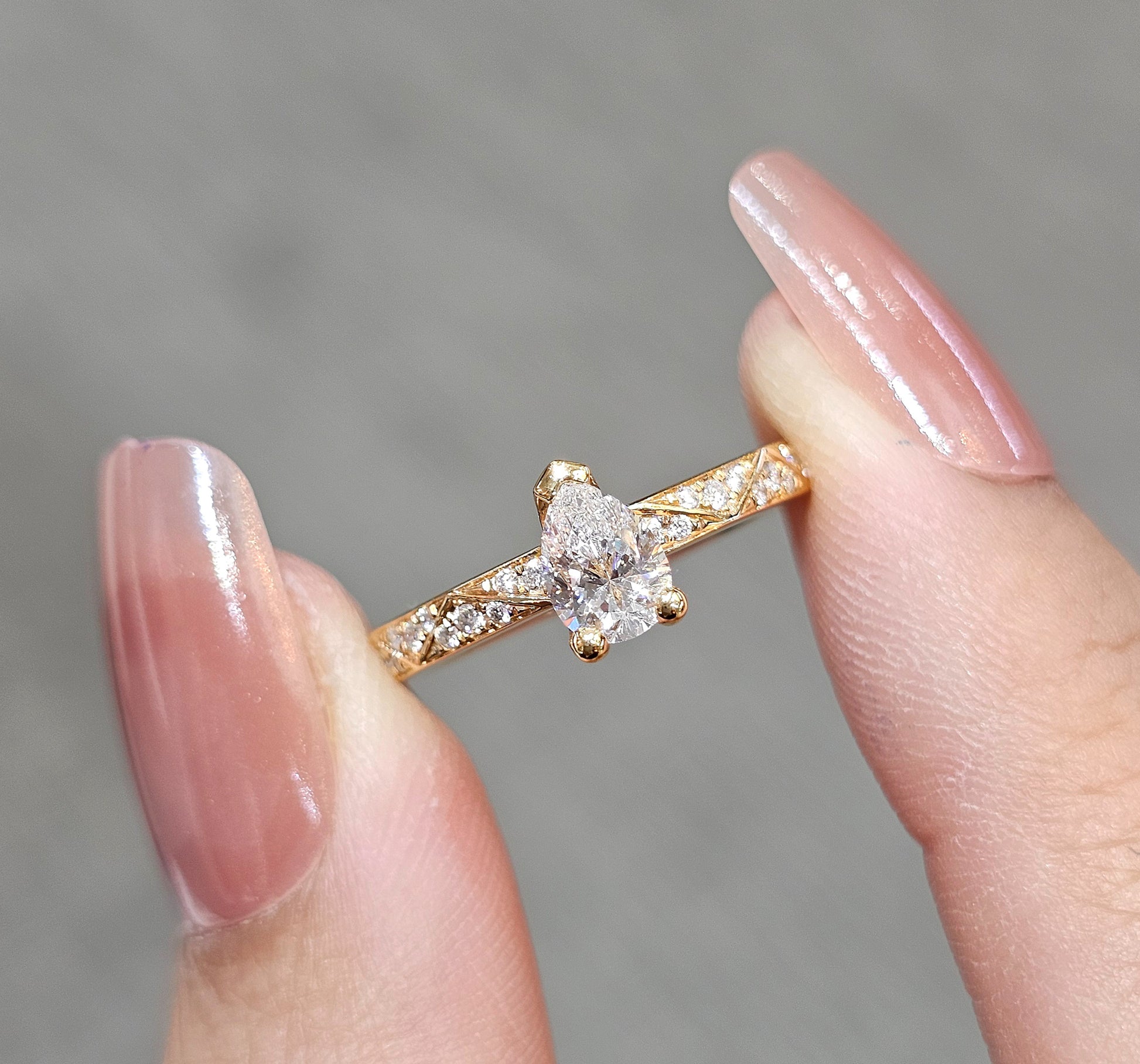 pear cut natural diamond zoom Closs up