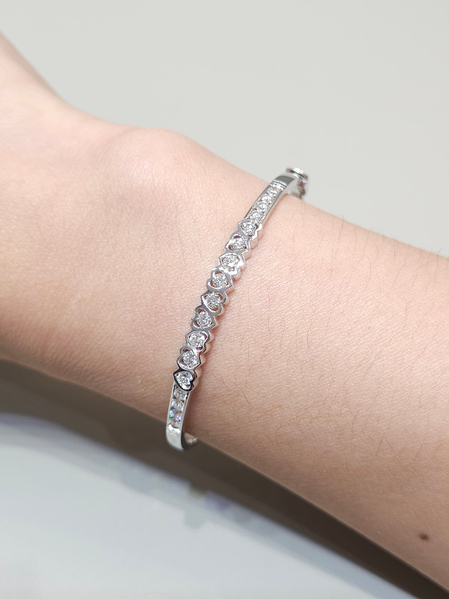 กำไลเพชรแท้ Serenelle ตัวเรือนทองคำขาว 18K จาก S.Diamond