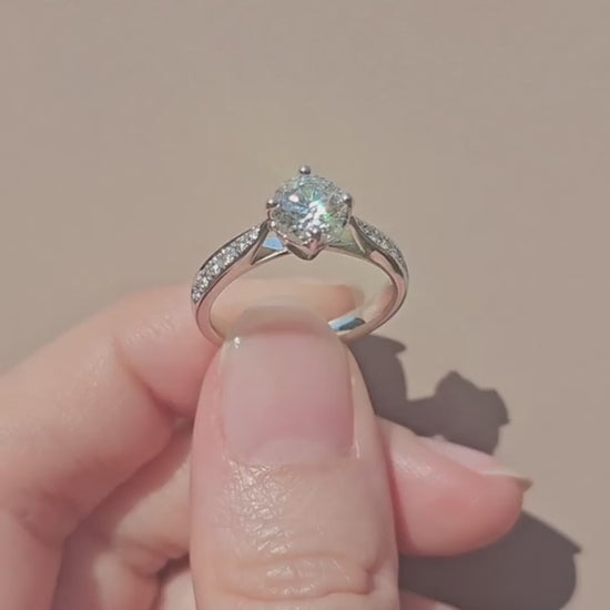  VDO round brilliant natural diamond engagement ring on hand