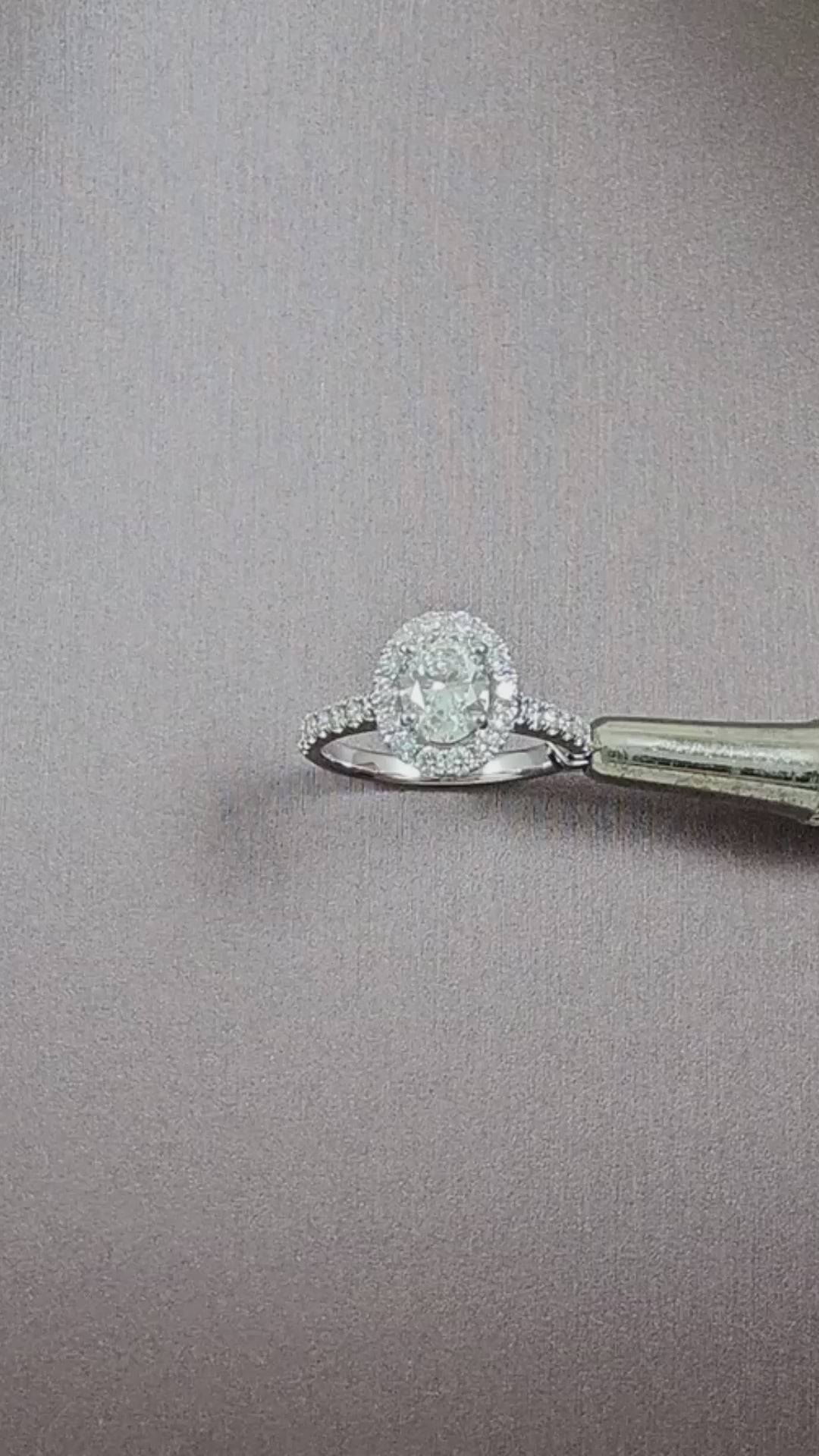 VDO Oval cut natural diamond ring 