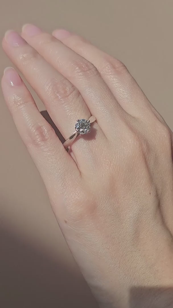 VDO ROUND CAT RING DIMOND