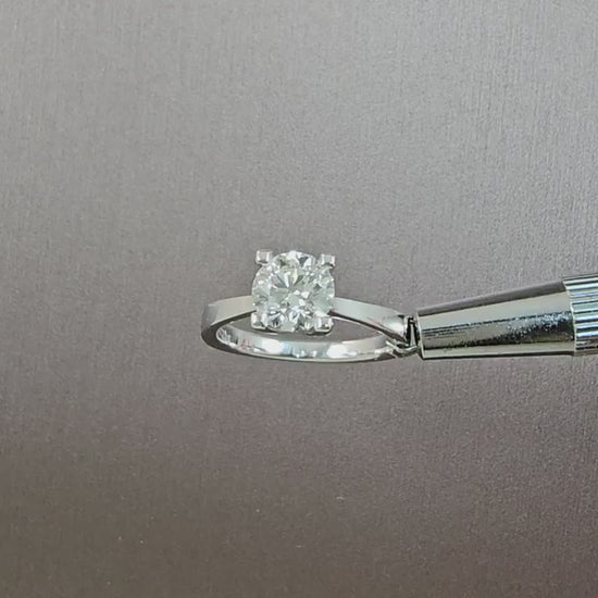  VDO Round brilliant natural diamond engagement ring