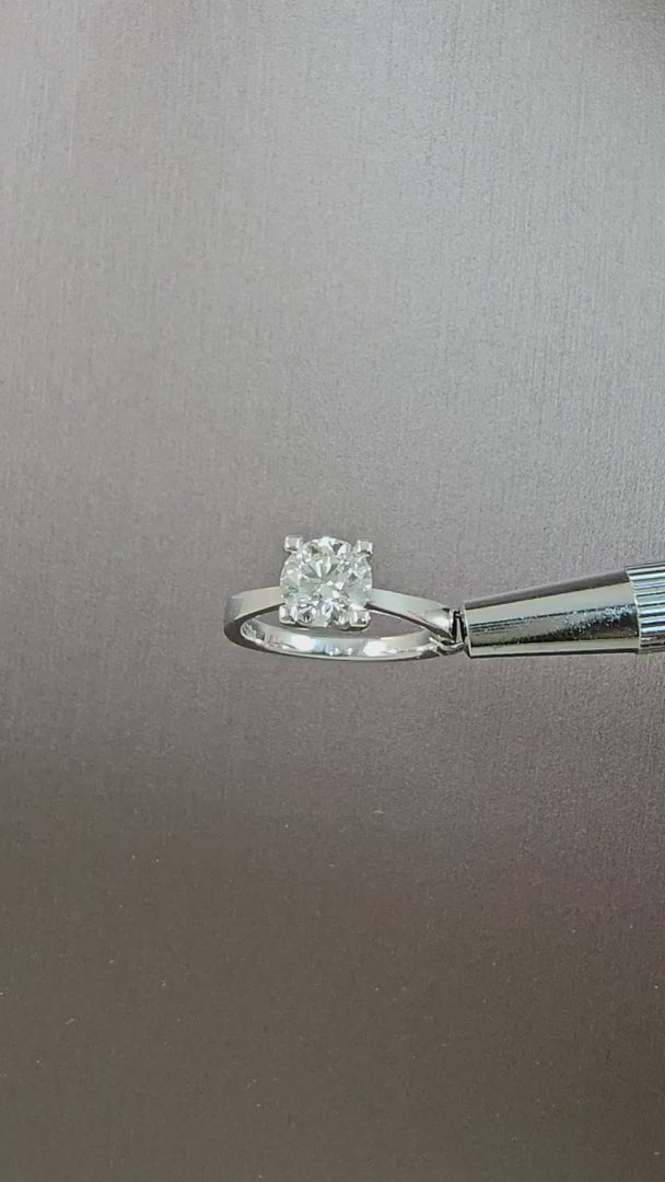  VDO Round brilliant natural diamond engagement ring