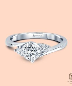 Alternative view of แหวนแต่งงาน Curved Solitaire with Side Diamond